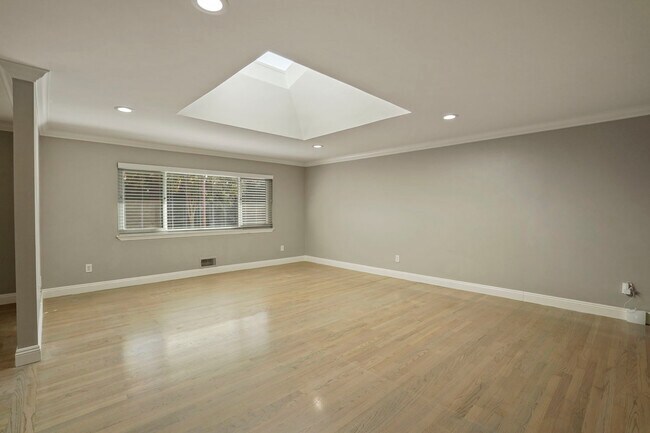 Building Photo - 1407 San Clemente Way