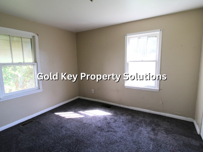 Building Photo - 2 BR 1 BA House with Covered Front Porch (...