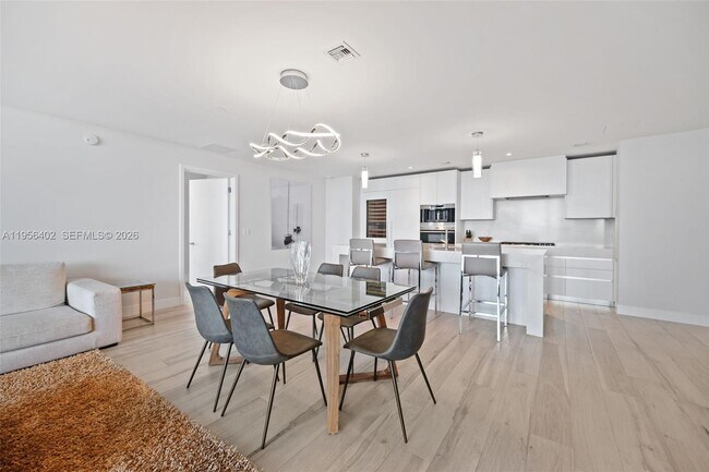 Building Photo - 2200 N Ocean Blvd