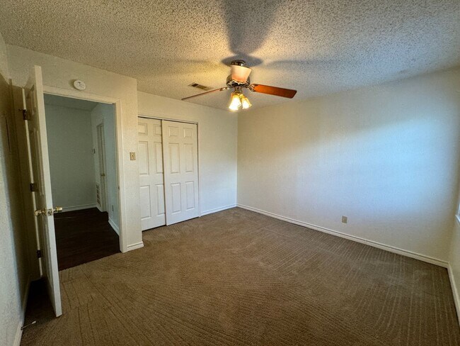 Building Photo - 1301 Franz Dr