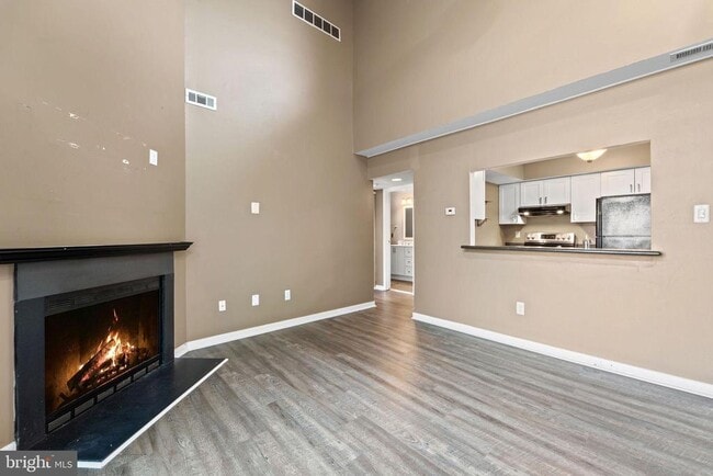 Building Photo - 1512 Roberts Way