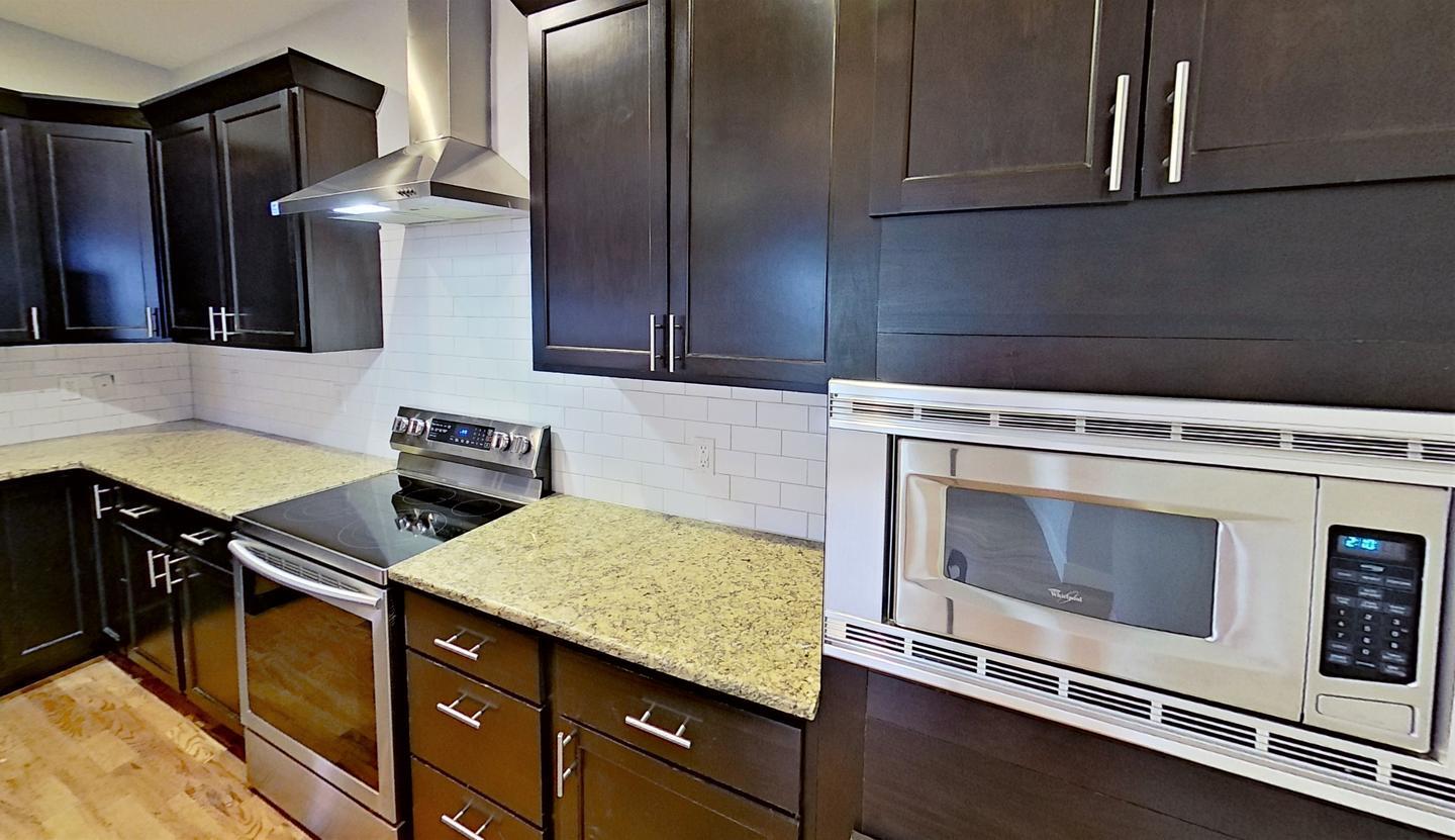 Building Photo - Polished Jefferson Park home with big fron...