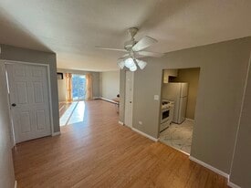 Building Photo - 252 Shorewood Dr