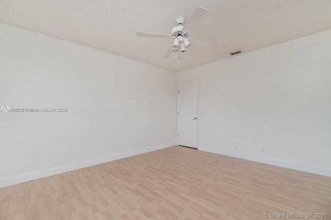 Building Photo - 784 Chimney Rock Rd