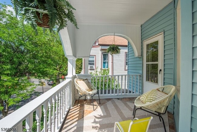 Building Photo - 207 Hillside Ave