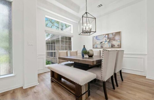 Building Photo - Gorgeous 4/BR 3/BA One-Level Home with Mod...