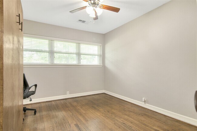 Building Photo - 1323 Ansbury Dr