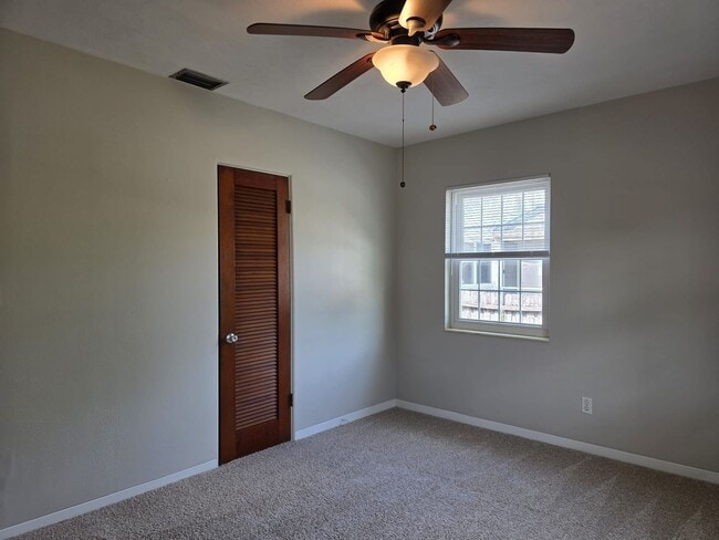 Building Photo - 2 Bedroom Single Family Home in Central Gulfport