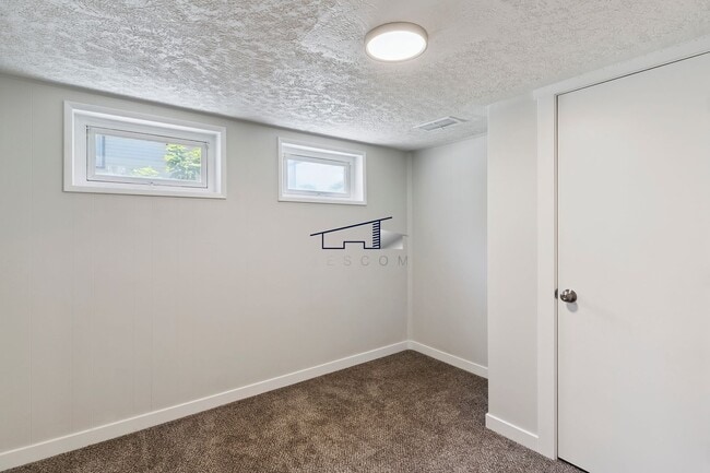 Building Photo - Updated North Ogden 4 Bedroom 2 Bathroom Home!