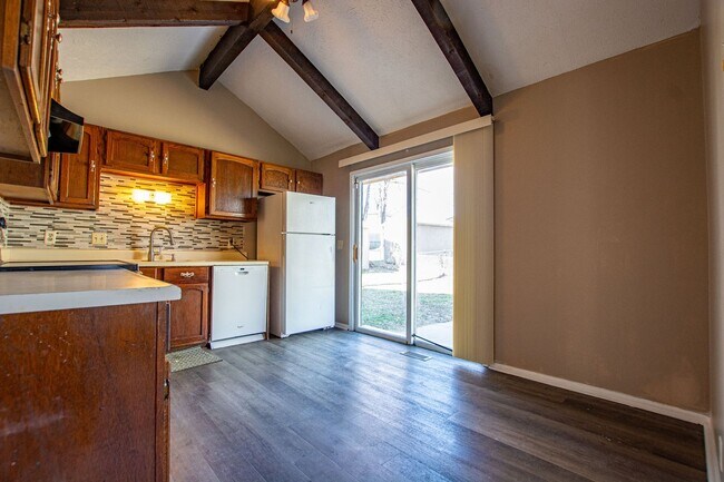 Building Photo - 3 Bedroom / 2 Bath Home in Millard!