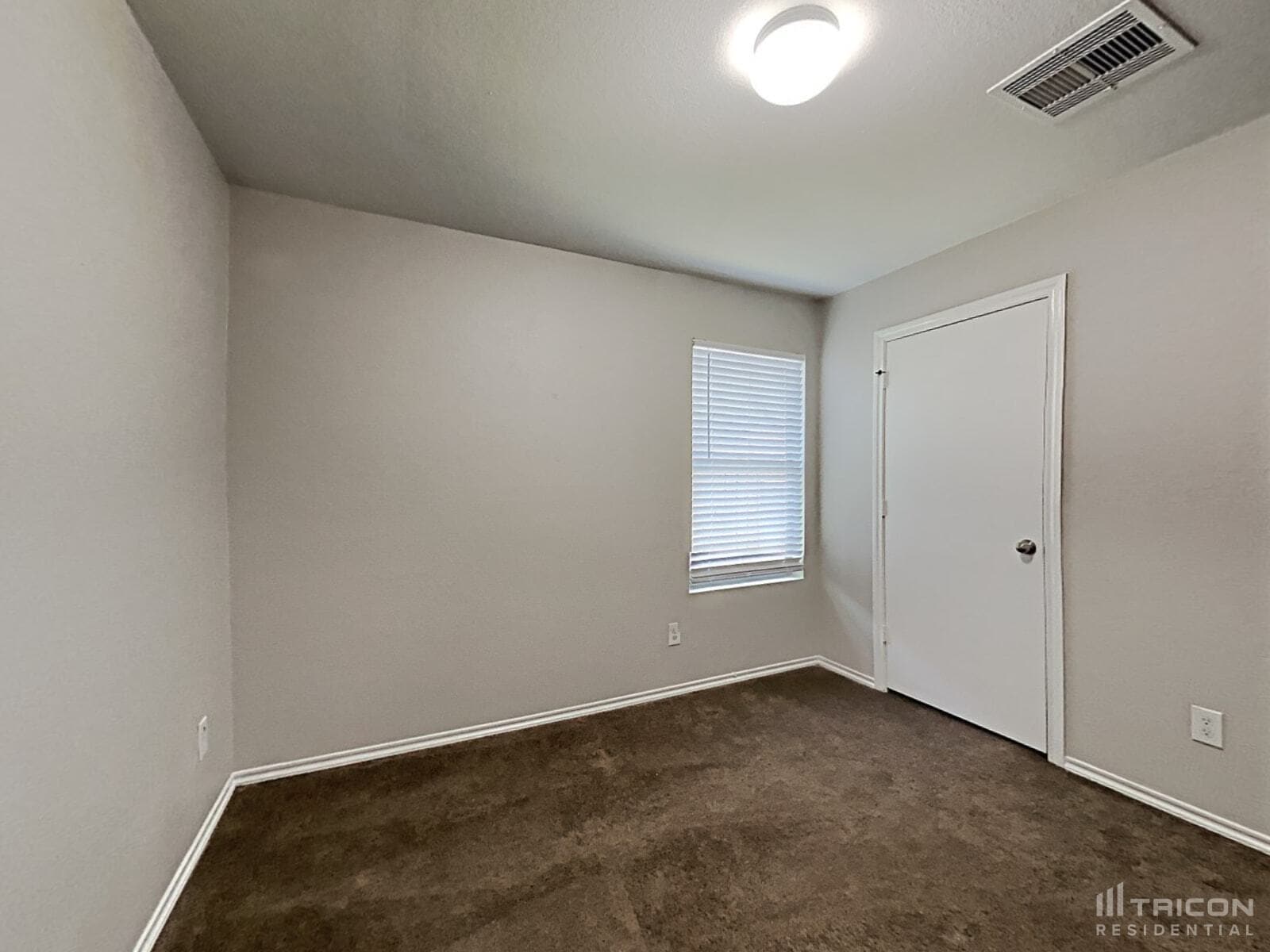 Building Photo - 814 Lightningbug Ln