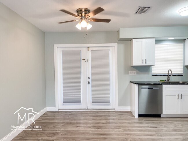 Building Photo - Charming 2 Bed 1 Bath Duplex in NE Cape