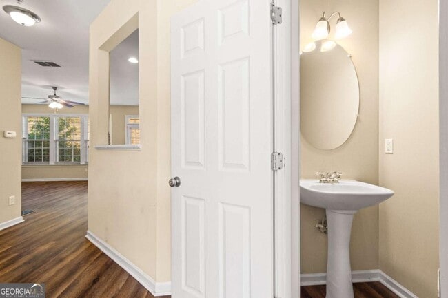 Building Photo - 3323 Castleberry Village Cir
