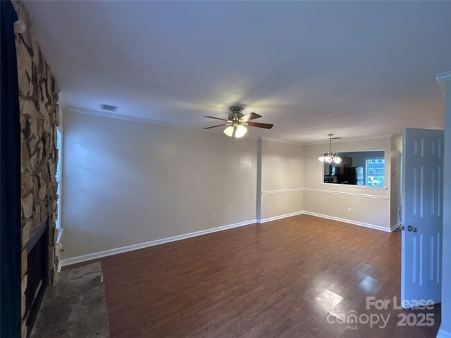 Building Photo - 8258 Golf Ridge Dr