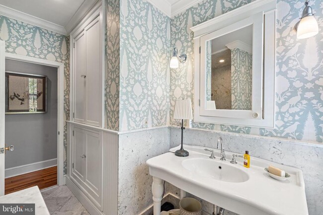 Building Photo - 400 S Lee St