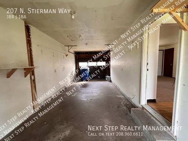 Building Photo - 207 N Stierman Way