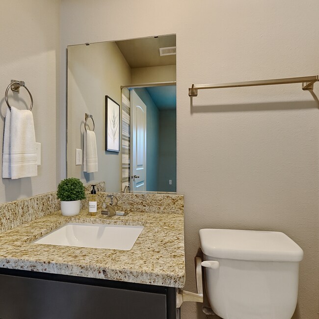 Building Photo - Charming 3-Bed, 2-Bath Home in Blue Springs