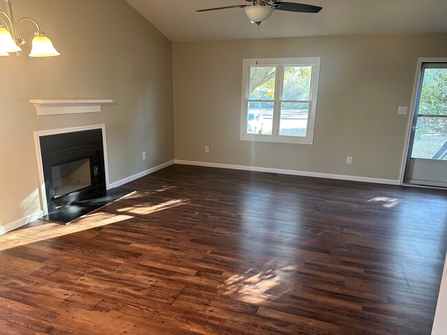 Building Photo - 3204 Deer Path Cir