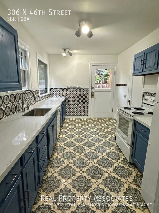 Building Photo - 306 N 46th St