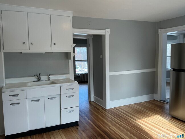 Building Photo - 160 S Main St