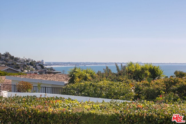 Building Photo - 3636 Oceanhill Way