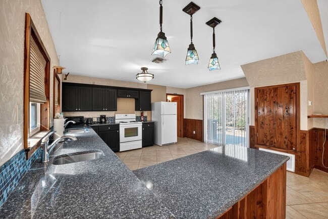 Building Photo - 1059 State Hwy 95