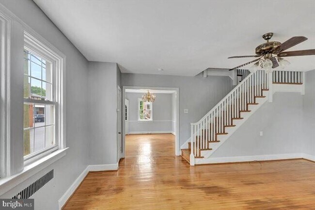 Living room - 427 Hopkins Rd