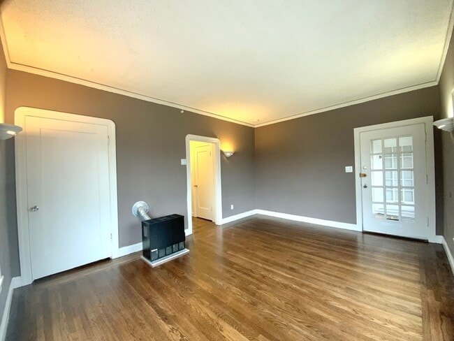 Building Photo - Spacious 1BR w/ Bonus Room! Laundry On Site! PRIVATE GARAGE PARKING!