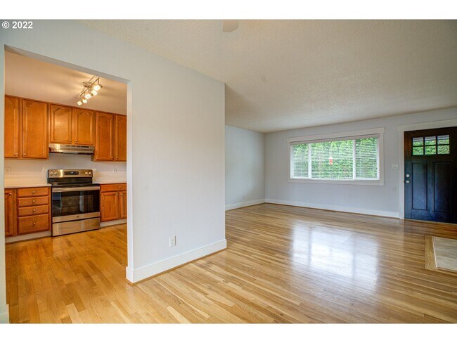 Building Photo - Lovely Ranch style home with park like rear fenced yard, Commonwealth lake Park just around the c...