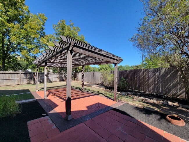 Building Photo - Welcome home to this beautiful 2 story on a cul de sac lot! Fresh paint and Stainless steel appli...