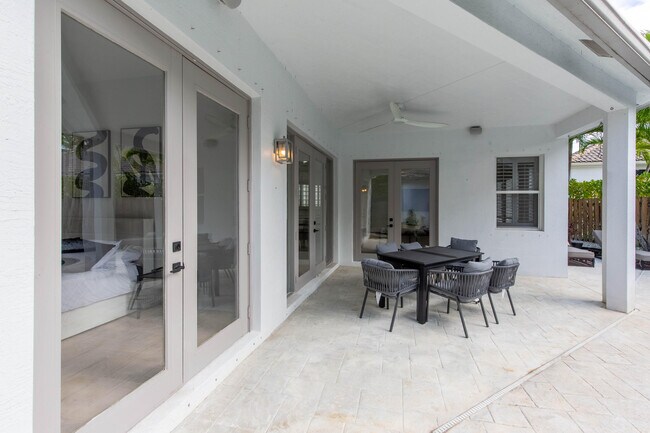 Building Photo - 2443 Players Ct