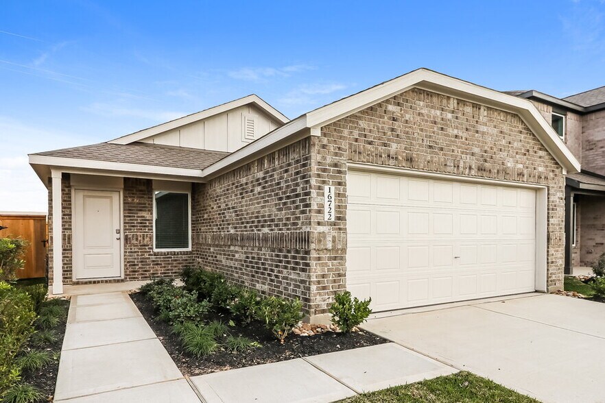 Building Photo - 16722 Old Wagon Wy