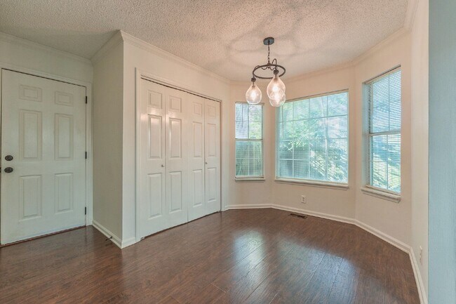 Building Photo - 348 N Birchwood Dr