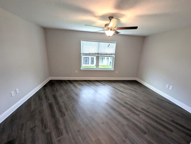 Building Photo - 7151 Majestic Blvd