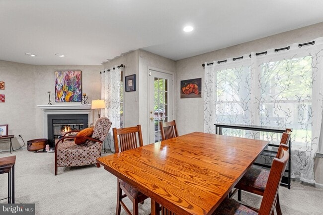 Building Photo - 37 White Pine Ct
