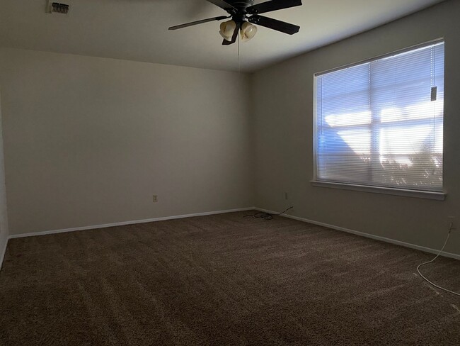 Building Photo - Sanger Avenue TriPlexes *LEASING SPECIAL A...