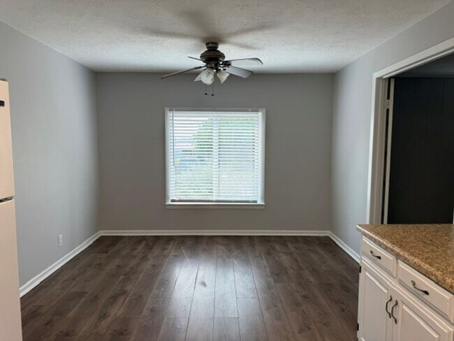 Building Photo - 1690 Longview Way NW