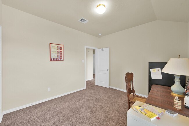 Building Photo - 241 Lake Estates Dr