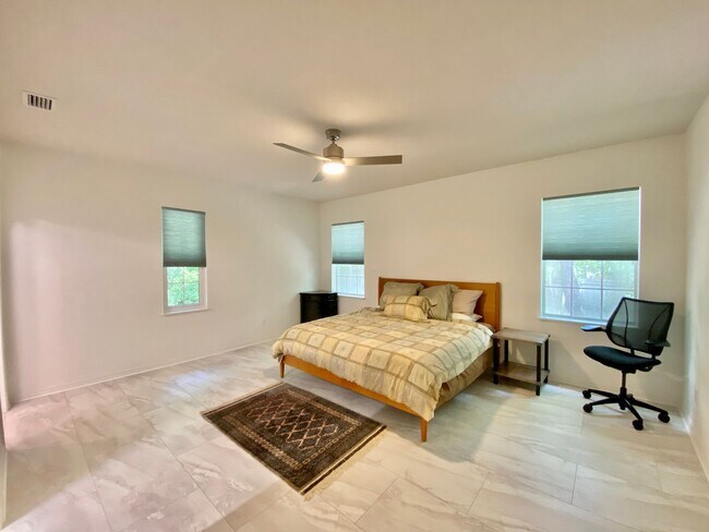 Building Photo - Renovated Haile Plantation Home – Move-In ...