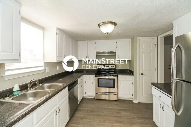 Building Photo - 3 Bedroom Pet-Friendly Home in College Park, GA with Main Street Renewal