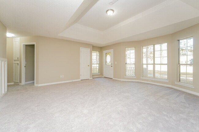 Building Photo - Fantastic 3bd/2ba home! Coming soon!