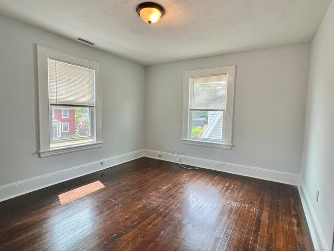 Building Photo - 36 Lindsley Pl
