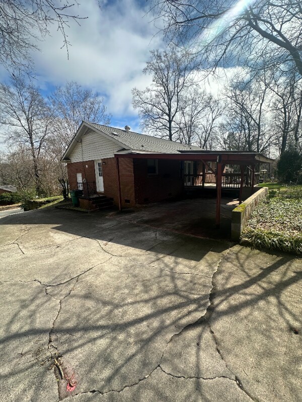 Building Photo - 6512 Springfield Dr