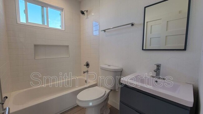 Building Photo - 3868 W 132nd St