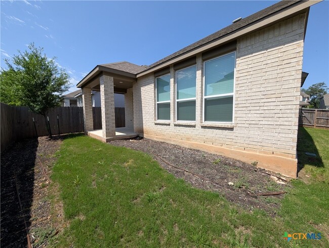 Building Photo - 1052 Easy Gruene