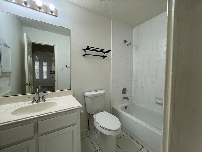 Building Photo - 17115 Cradle Cove Ct