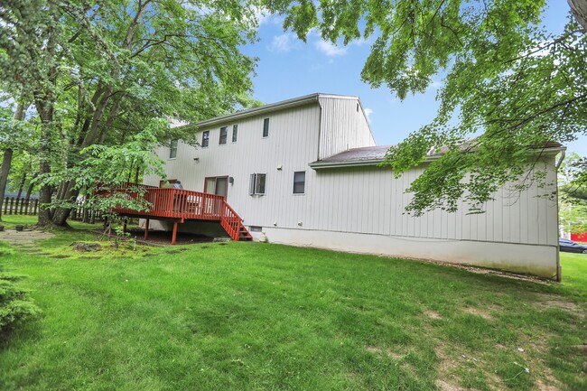Primary Photo - 11 Heaton Ct