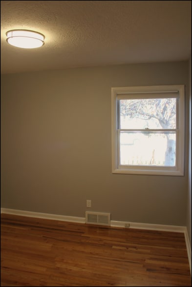 Bed 2 - 1617 S Leadville Ave