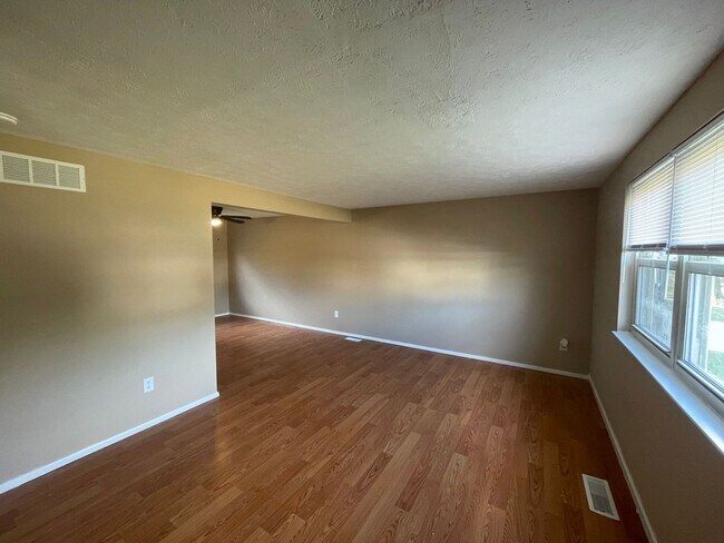 Building Photo - 5683 Crestview Dr