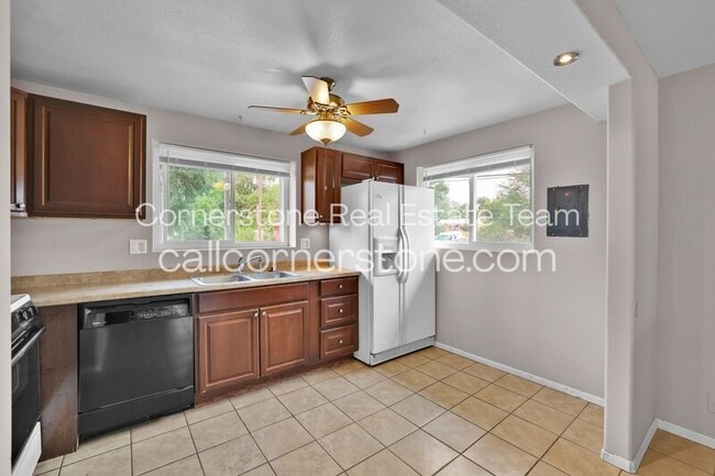 Building Photo - 1410 Custer Ave